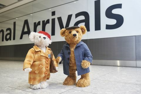 Steiff - Г -н и г -жа Bair при пристигането на Heathrow