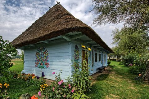 En malt hytte i Zalipie, en landsby kjent for sine malte hytter