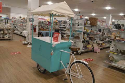 uma bicicleta de carrinho de sorvete da homegoods