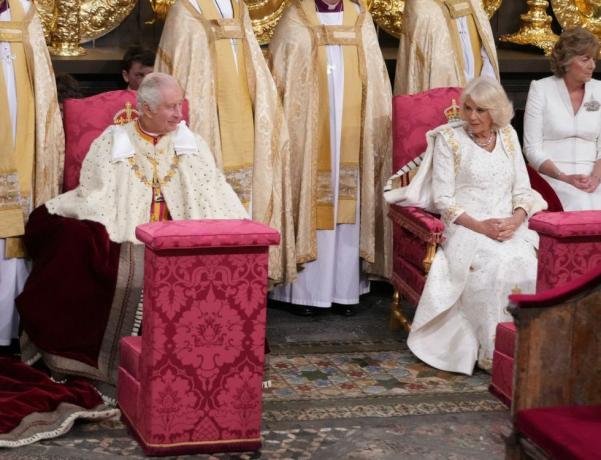 Majestățile lor regele Carol al III-lea și regina Camilla ziua încoronării