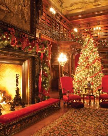 غرفة ، إضاءة ، تصميم داخلي ، بناء ، عيد الميلاد ، غرفة معيشة ، أثاث ، مدفأة ، زينة عيد الميلاد ، زخرفة ، 