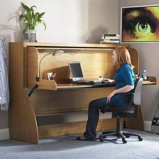 Büro-Schreibtisch verwandeln