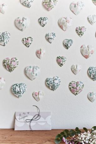 Día de San Valentín - colgante de pared en forma de corazón en 3D. Papel pintado del diseñador sueco Plingsulli