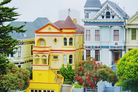 Цветни викториански домове