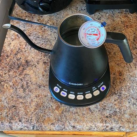 thermomètre dans la bouilloire à thé cosori
