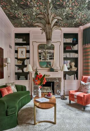 corey damen jenkins'in 2019 kips bay dekoratörleri için " kadınlar kütüphanesi" tasarımı new york'taki ev sergisi