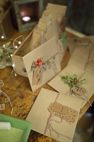 Kalėdiniai atvirukai, pagaminti iš perdirbto popieriaus