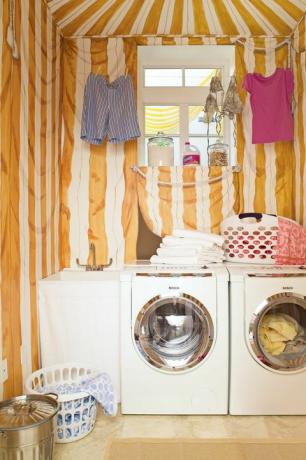 turuncu çadırlı çamaşır odası