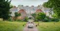 Obiščite The English Estates v Netflixovi "Rebecca"