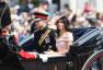 การเปรียบเทียบแบบเคียงข้างกันของ Meghan Markle และ Kate Middleton's First Trooping the Colour Outfits