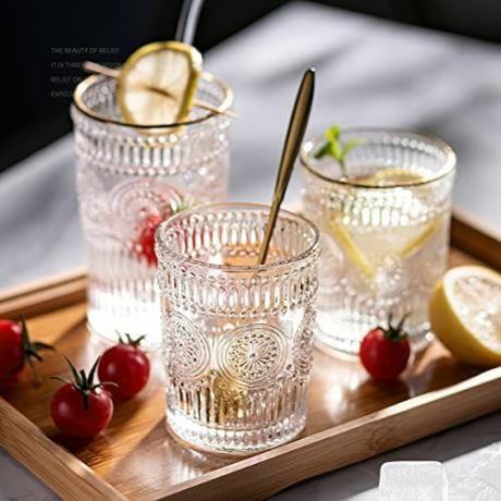 Bicchieri d'acqua romantici