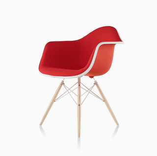 Пластикове крісло Eames