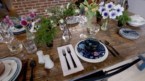 Miza, vijolična, roža, prt, osrednji del, vaja za večerjo, rastlina, posoda, krožnik, namizni pribor, 