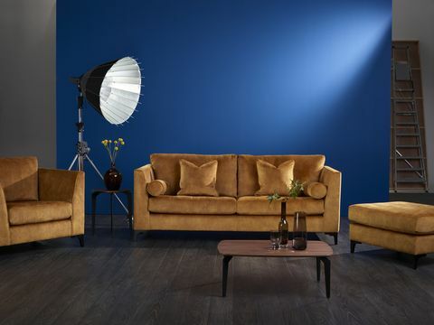 Louise Redknapp lanserer BOLD by Louise kolleksjon sofaer, stoler og fotskammel på Harveys