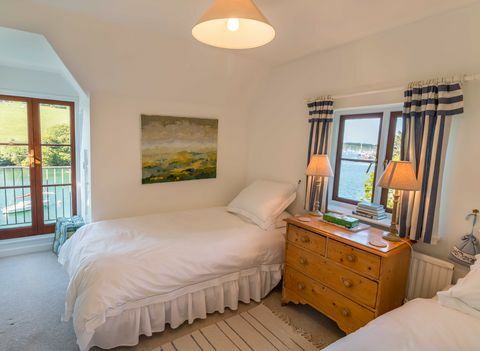Otter Cottage - Falmouth - Cornwall - bed - Savills