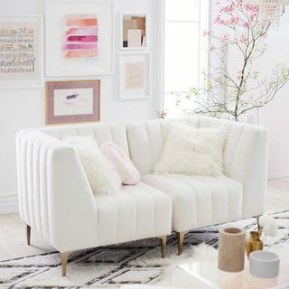 Muebles, sala de estar, sofá, rosa, habitación, sofá cama, diseño de interiores, silla, funda, piso, 