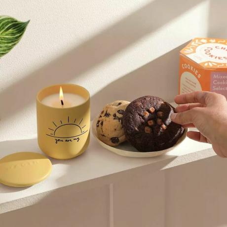 Il pacchetto Sunshine Candle & Cookies