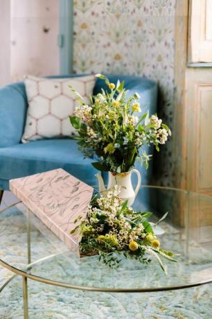 הטירה - פרחים טריים מאת אנג'ל סטרוברידג ', טווח הפרחים הבאים