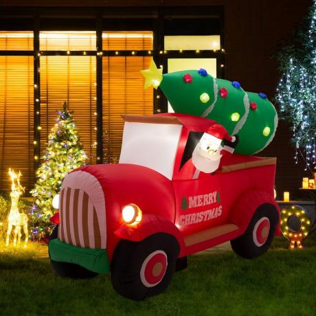 Деда Мраз на декорацији камиона на надувавање