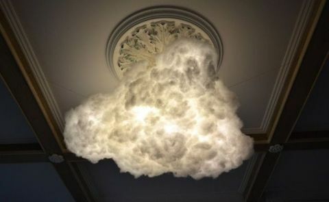Il soffitto luminoso nuvola dell'interior designer Lili Giacobino