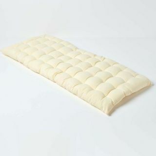 Кремовая подушка для скамейки
