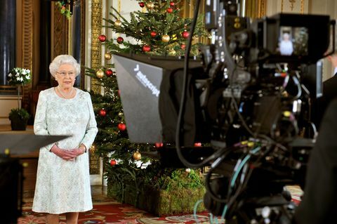 Коледното излъчване на кралица Елизабет II през 2012 г. в Бъкингамския дворец
