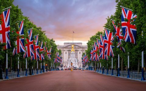 Buckinghamin palatsi, The Mall, Union Flags, Lontoo, Englanti