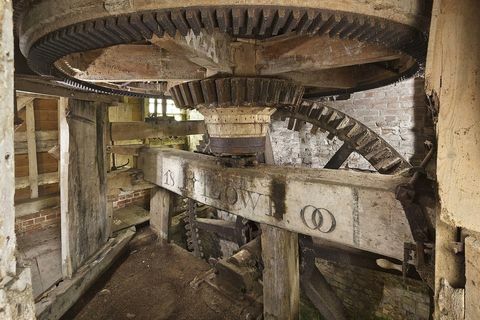 Il macchinario del mulino ad acqua di Ixworth-Savills