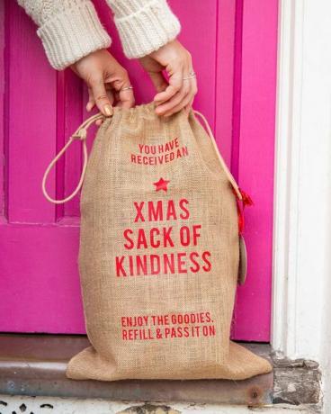 Kalėdų maišas gerumo, kurį pateikė Ellie Ellie ne aukštumoje