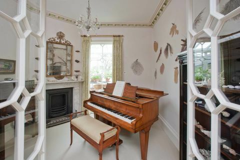 Pagoda evi piyano odası, Winchester, Savills