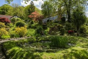 Edwardiansk hus til salgs i Devon med 33 dekar formelle hager