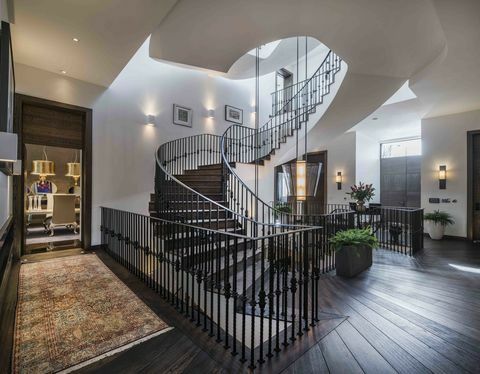 लैंसडाउन हाउस - ब्यूचैम्प एस्टेट्स - केली होप्पन इंटीरियर डिजाइन - सीढ़ी