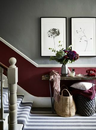 inspirasi gaya berry musim dingin menyatukan perpaduan warna raspberry, murbei, dan blackcurrant yang megah untuk skema yang apik dan nyaman