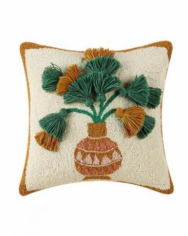 travesseiro com o desenho de um pote com flores verdes e douradas de lã saindo dele
