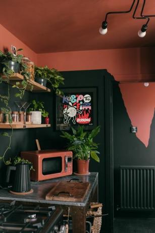 un couple transforme une cuisine terne en un espace original et cool