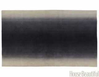 koberec z černé a šedé ombre