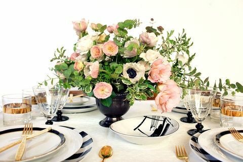 เสิร์ฟ, จานชาม, ช่อดอกไม้, ดอกไม้, กลีบดอกไม้, เครื่องดื่ม, แกนกลาง, โต๊ะ, ไม้ตัดดอก, บนโต๊ะอาหาร, 
