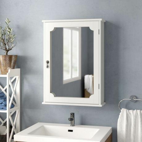 Balta rāmja vannas istabas spoguļskapis